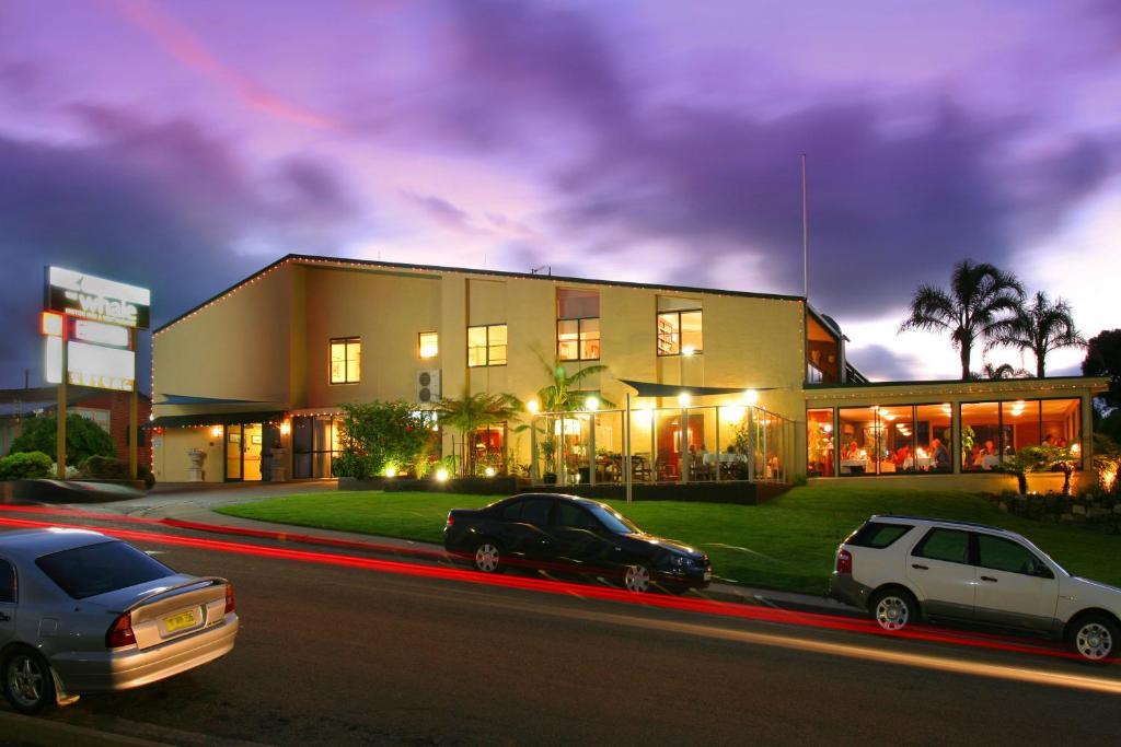 נארומה The Whale Inn מראה חיצוני תמונה