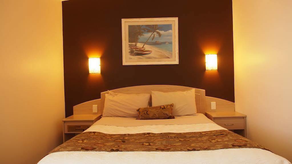 נארומה The Whale Inn מראה חיצוני תמונה